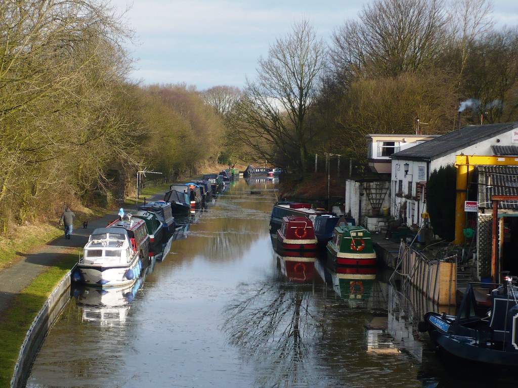 Leeds Liverpool Canal towards Chorley from Rawlinson Bridg… Flickr