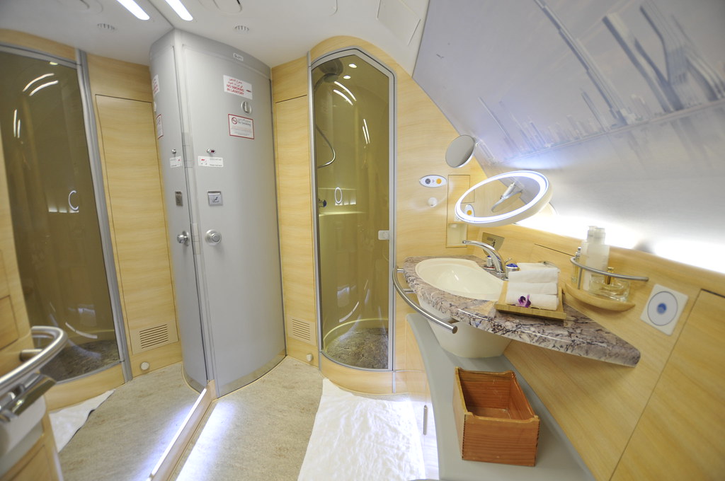 The Emirates A380800(A6EDF)Shower Spa PYONKO OMEYAMA Flickr