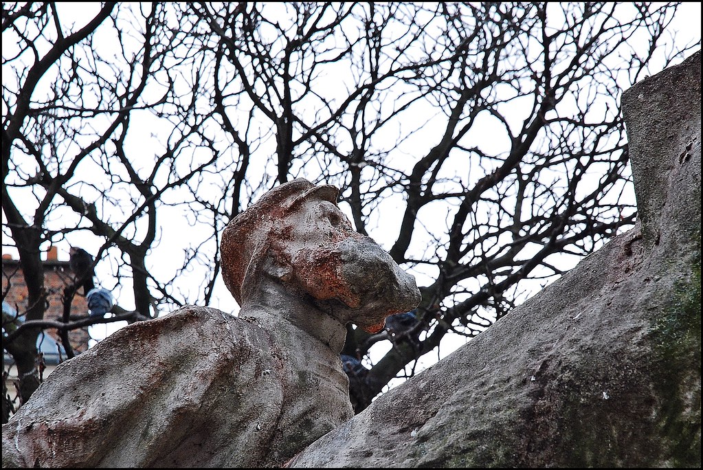 6 21 février 2010 Paris Place Saint Ferdinand Statue Flickr