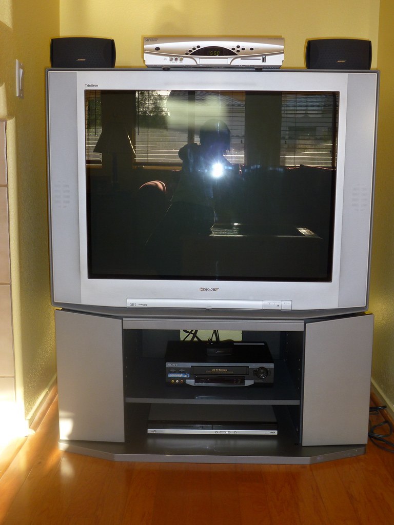 32" Sony WEGA Trinitron TV w/stand Excellent condition 32"… Flickr