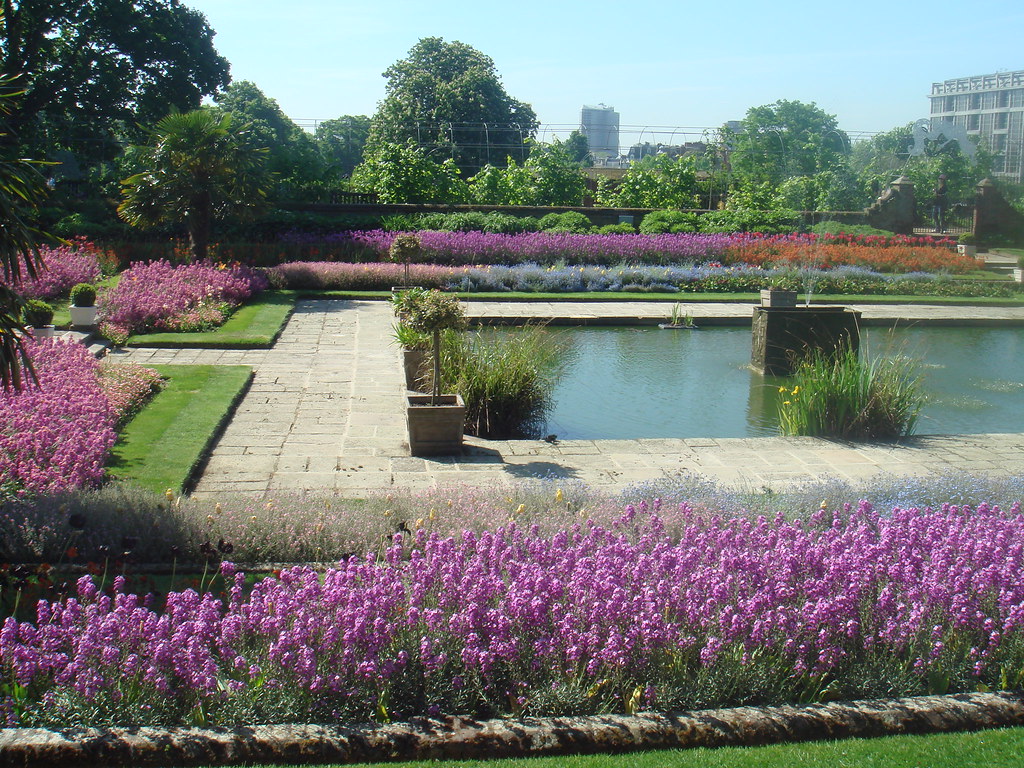 London, Kensington gardens Very colourful Kensington garde… Flickr