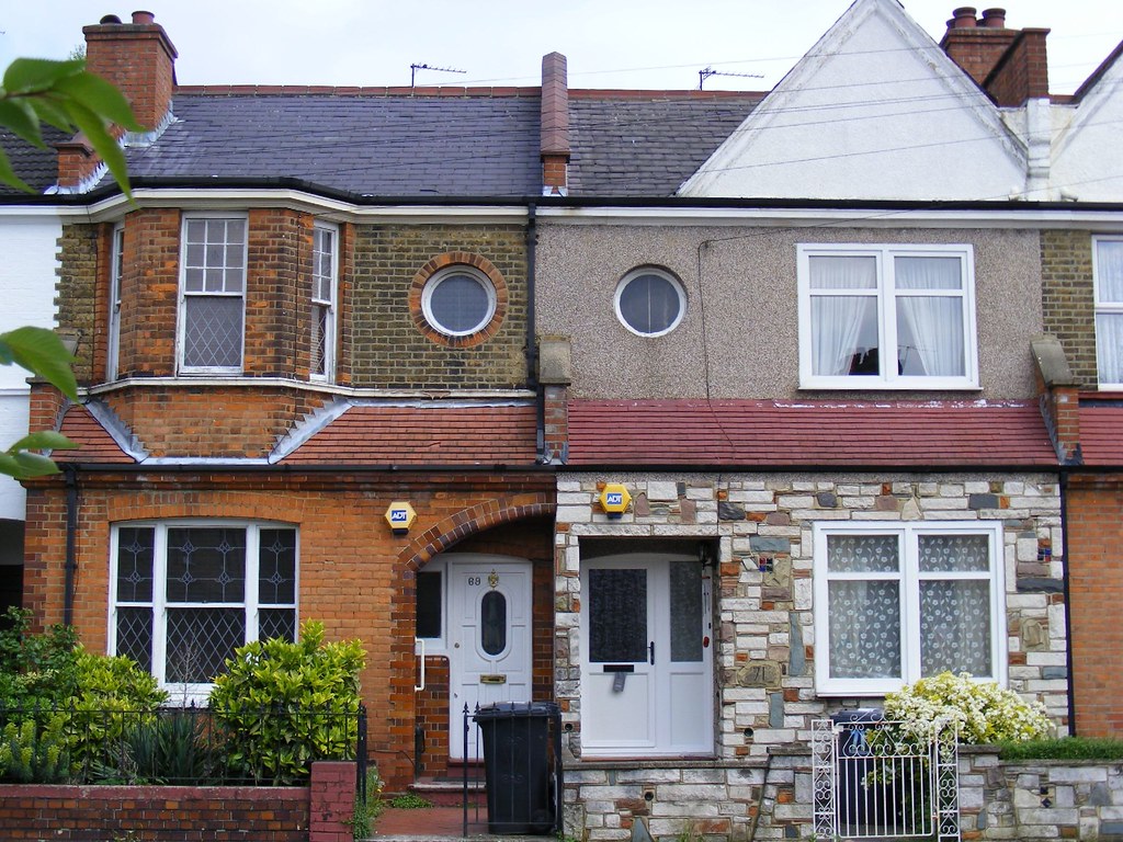 Noel Park Estate N22. Porthole windows, with a dash of sto… Flickr
