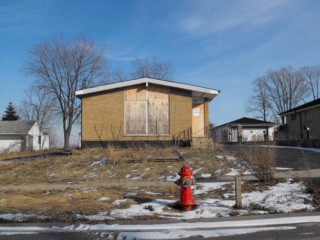 Eminent Domain 15 of Bensenville sits abandoned waiting f… Flickr