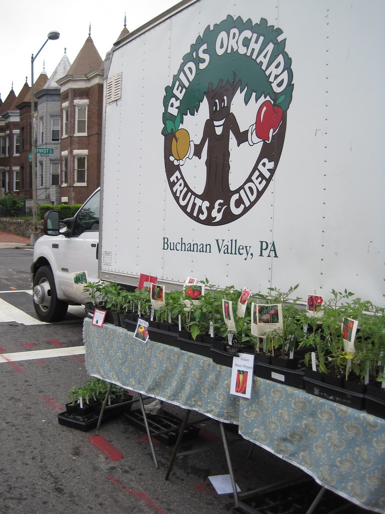 Reid's Orchard bloomingdale farmers market C. Levine Flickr