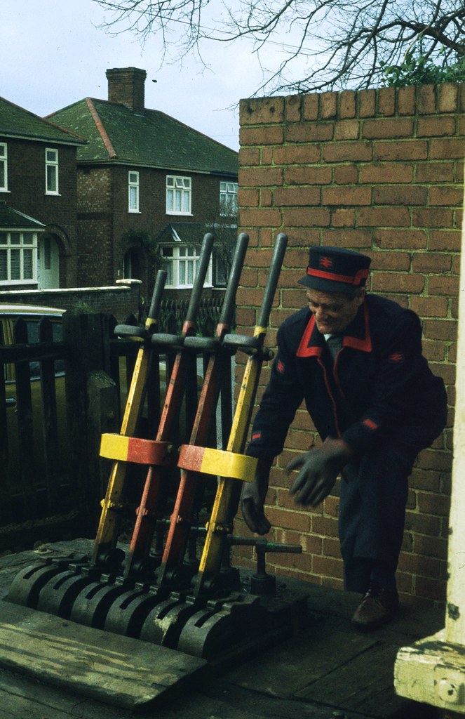 Oxford to Cambridge Line, operating level crossing levers … Flickr