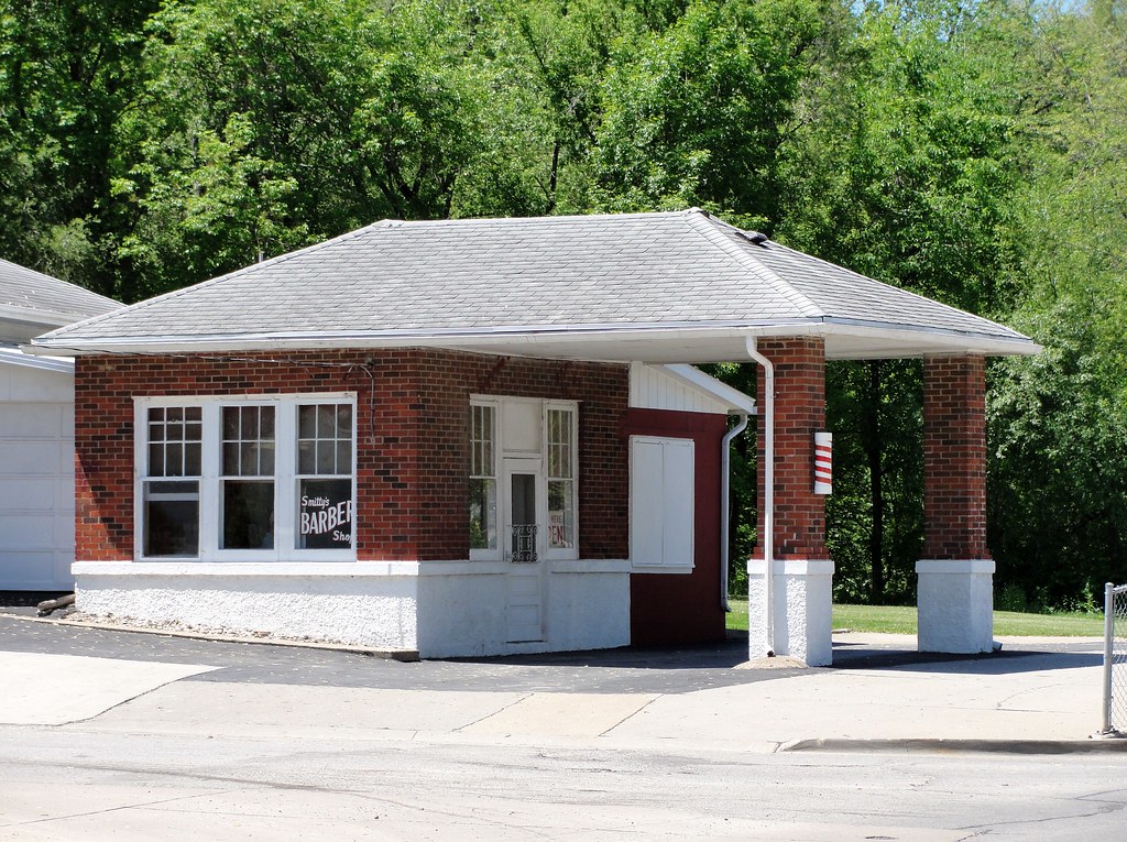 Old gas station, Ottumwa, Iowa On Albia Road (old US 34). … Flickr