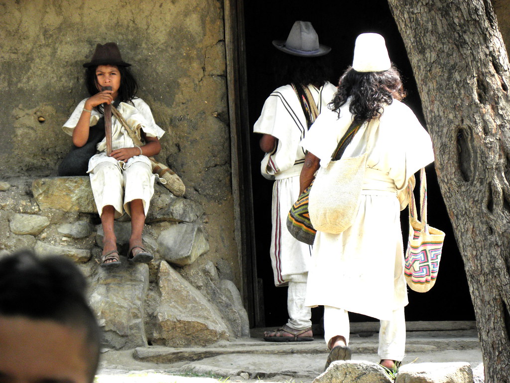 Indios arhuacos / Arhuaco indians El pueblito de Sabana de… Flickr