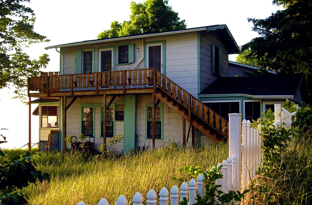 Beach Cottage Sweet little old place in Palisades Park, MI… Flickr