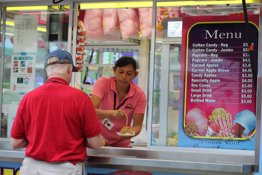 Feature 6 On of the many food stands at Urbandale Carnival… Flickr