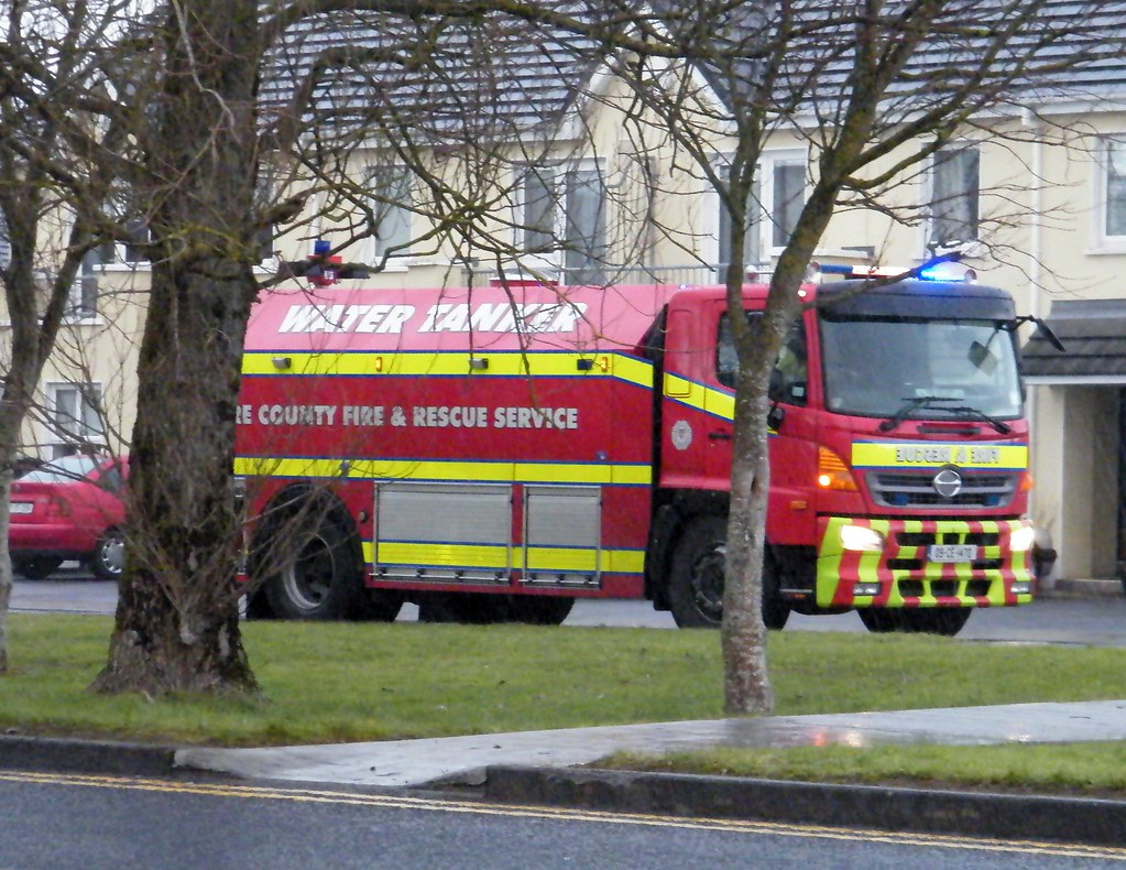 Shannon Fire & Rescue Still dispensing water to the reside… Flickr