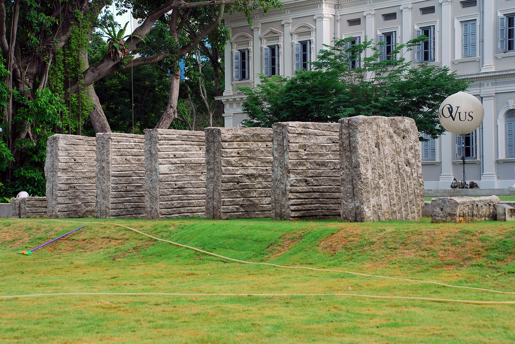 20 Tonnes Granite sculptures by Han Sai Por at the lawn of… Flickr