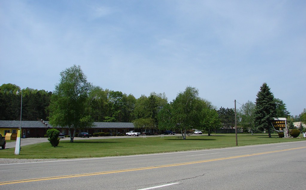 Davisburg, MI The Parkway Motel My lousy shot doesn’t sho… Flickr
