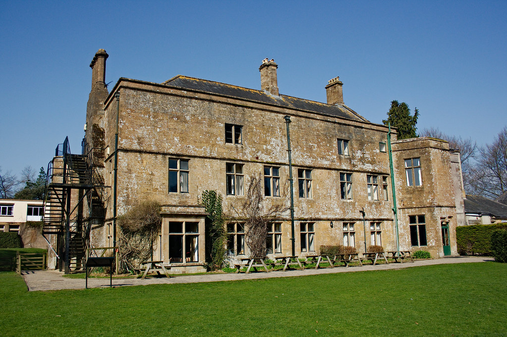 IMG_1008_lzn Hooke Court. leathellin Flickr