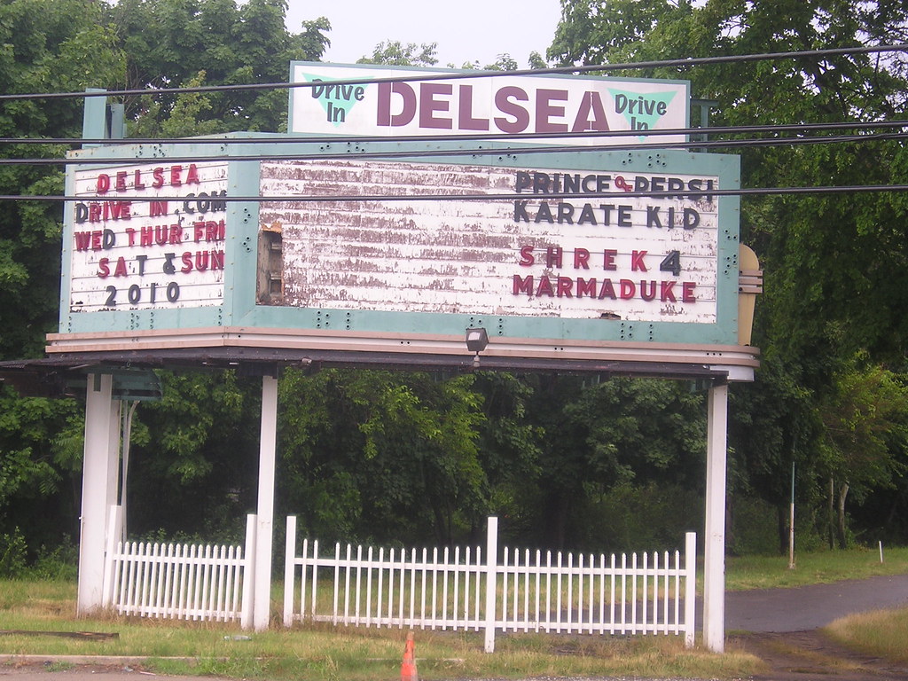 Vineland, NJ Sill in business, it seems... caledonia12 Flickr