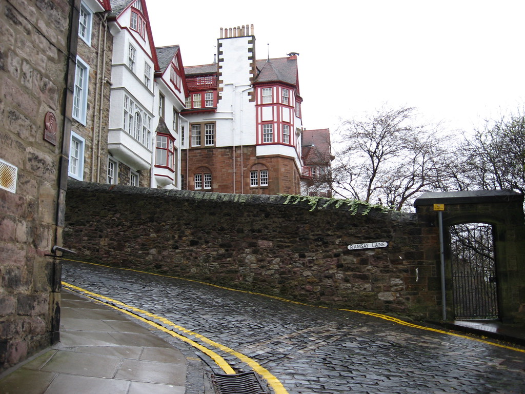 Edinburgh Lane Edinburgh, November 2009. lukedockery Flickr