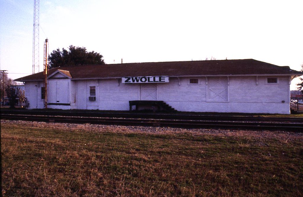 Western LA April 0605 baggage or parcel depot in Zwolle Flickr