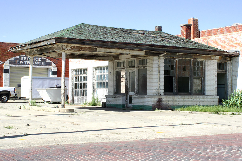 Gas Station Norton, KS Gas Station NE corner of 1st St a… Flickr
