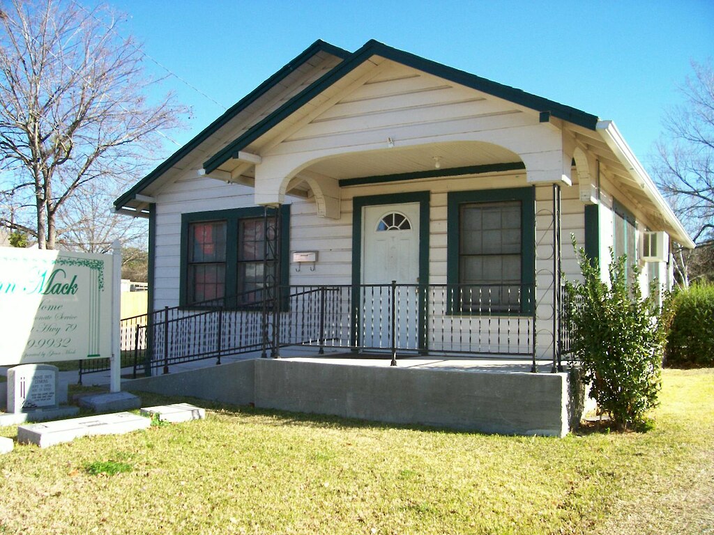 Glen Mack Funeral Home, Hearne, Texas Shawn Hughes, photog… Flickr