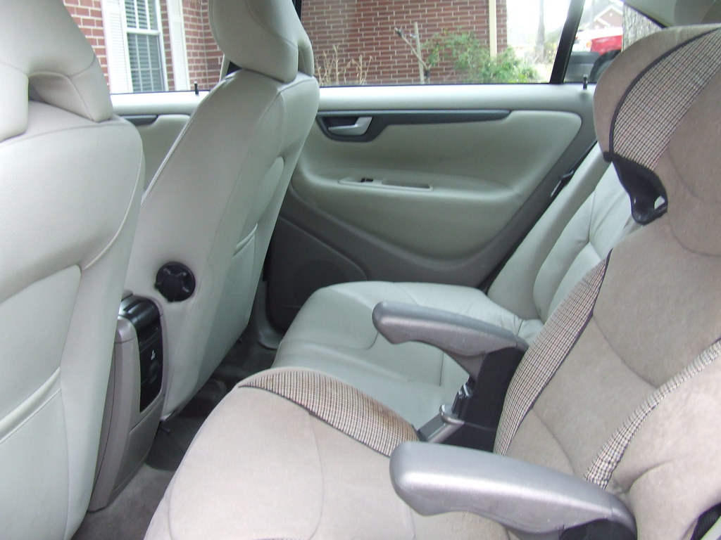 DSCF2156 The back seat, with car seat. The middle seat is … Flickr