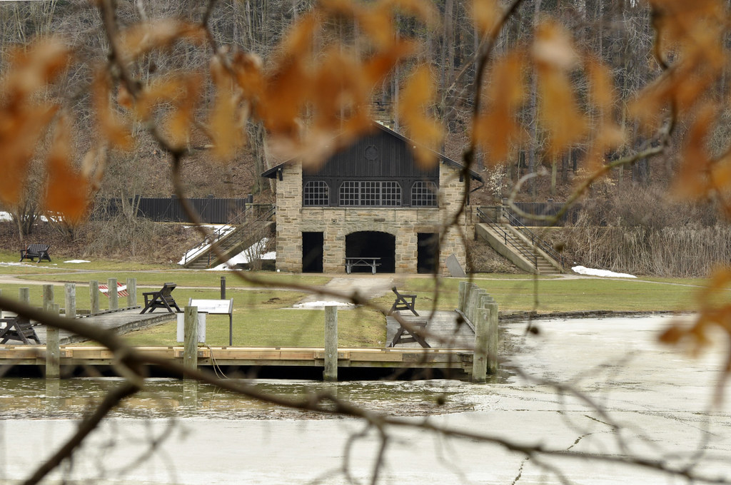 Shelter at Kendall Lake They've finished the dam(n) rebuil… Flickr