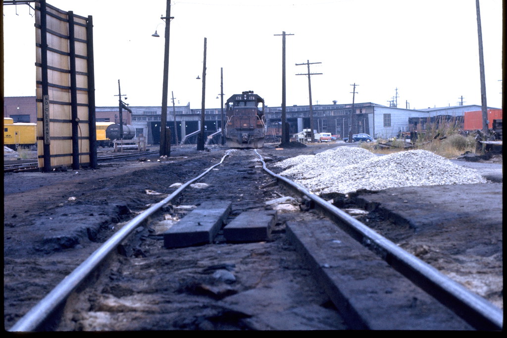 Engine House Yardmaster "902, back down the… Flickr
