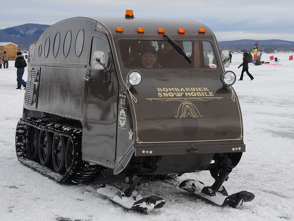 Autoneige B12 Bombardier Snowmobile FestiVent sur glace… Flickr