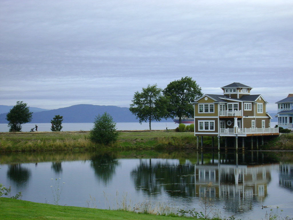 Mill Pond Village, Astoria, OR (2) When a plywood mill cea… Flickr