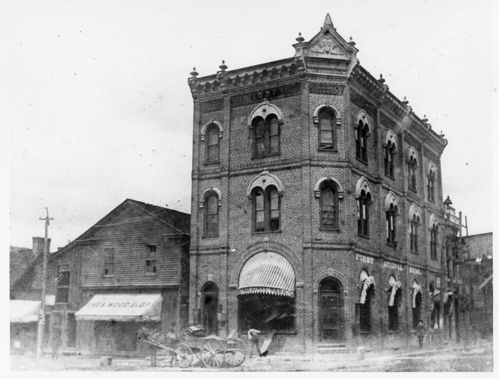 First National Bank First National Bank building, Main Str… Flickr