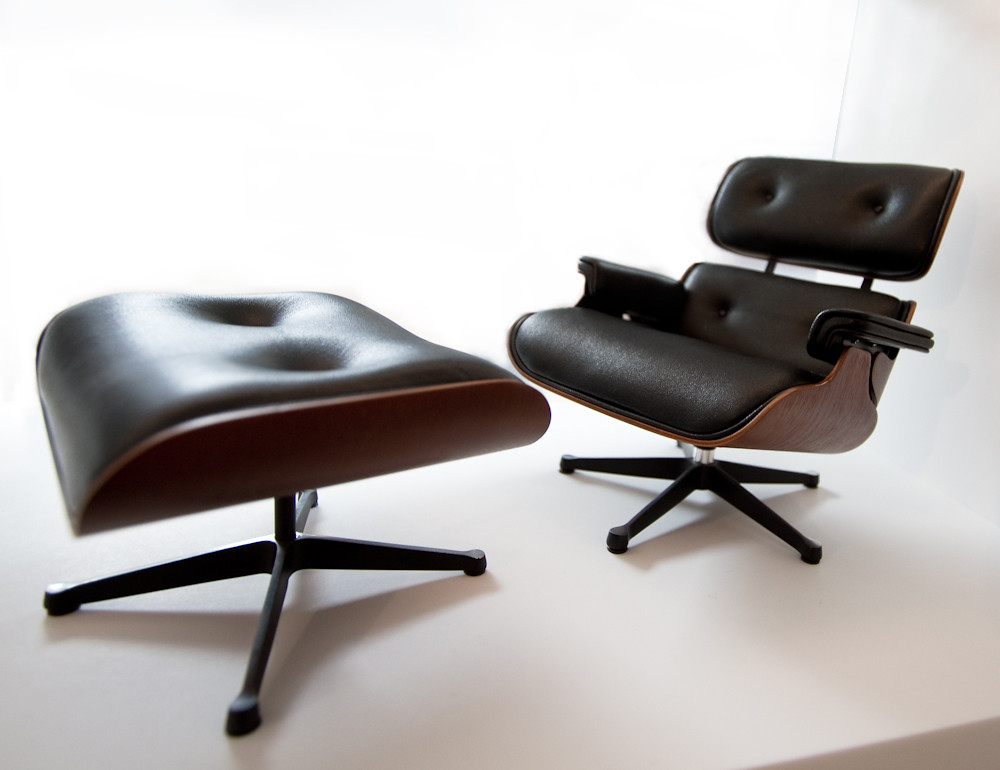 Lounge Chair & Ottoman von Charles & Ray Eames, 1956 (Mini… Flickr