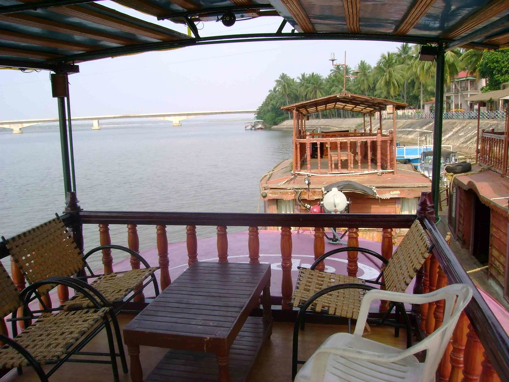 Houseboat Photos Canusavacationsca Temagami Cottage