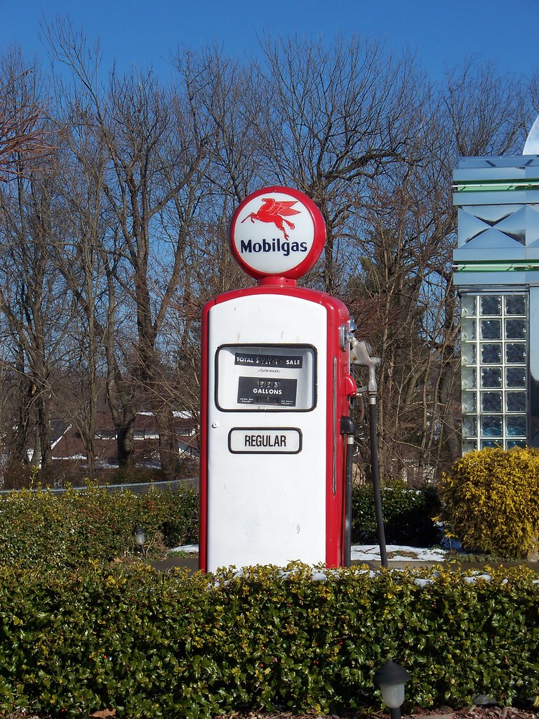 OH Wheelersburg Gas Pump Mobilgas gas pump in Wheelersbu… Flickr