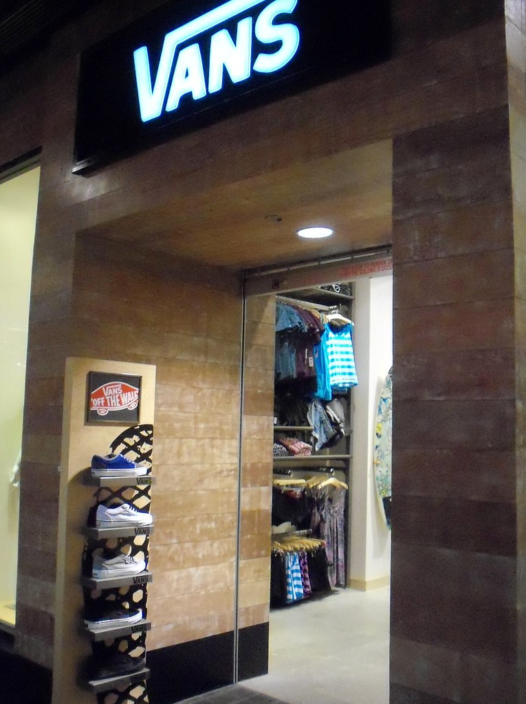 Vans store Pearlridge Shopping Center (Downtown) Flickr