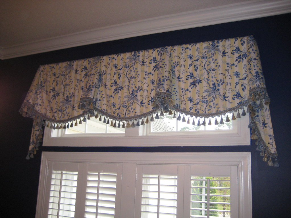 Dining room valance in yellow and navy toile Kerry Ann Dame Flickr