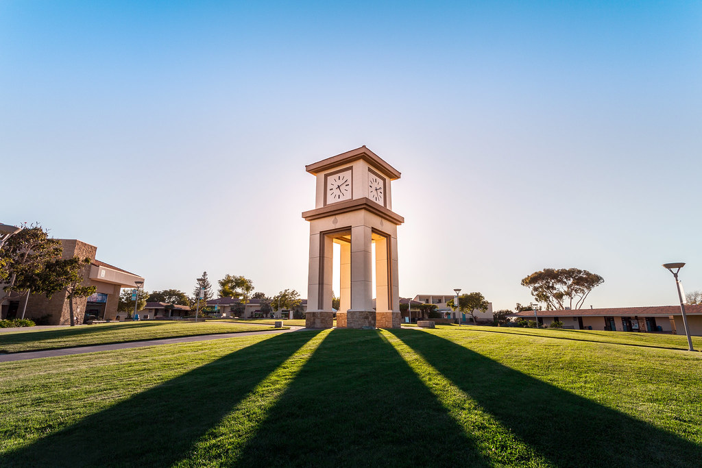 MiraCosta College clock tower The MiraCosta College clock … Flickr