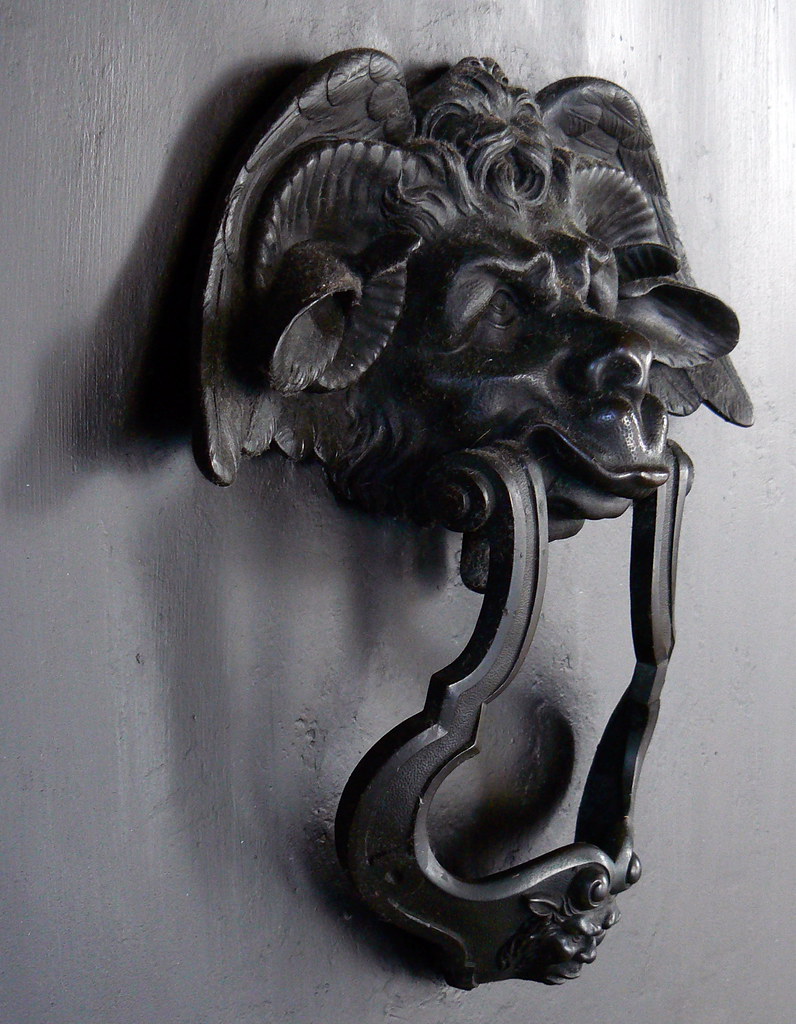Knocker Door knocker on Police Department offices, Procura… Flickr