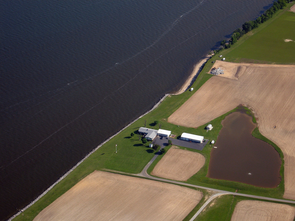 Farm on the edge of Chesapeake Bay This farm is located on… Flickr