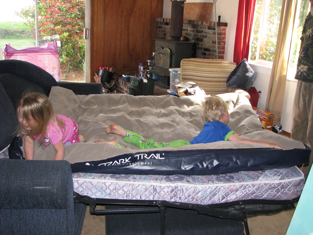 IMG_7711 Helping us deflate the airbed! Kathy and Dave Biggs Flickr