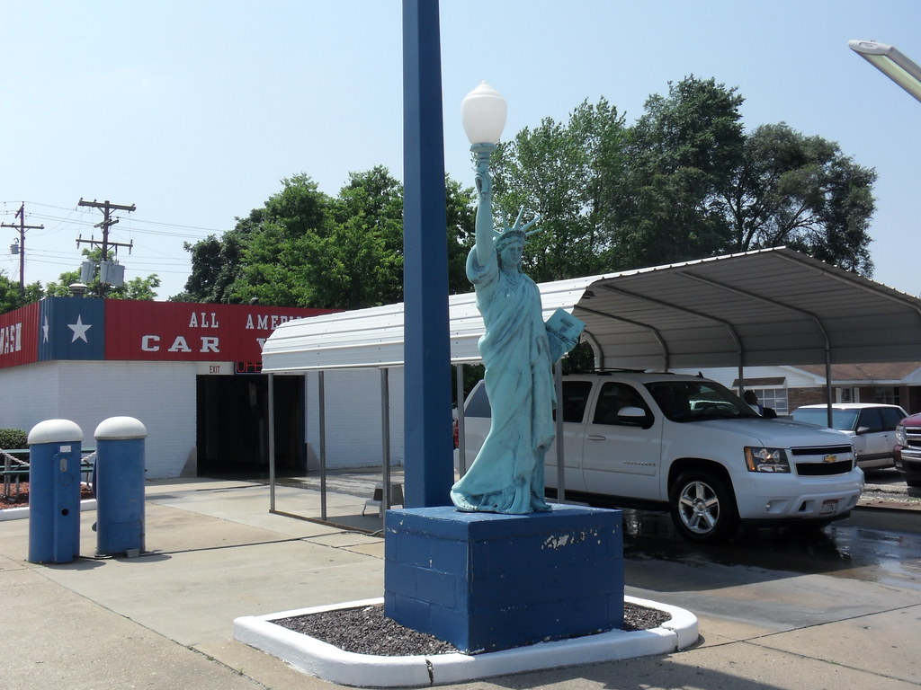 Statue of Liberty AllAmerican car wash, Vincennes, Indian… Erica