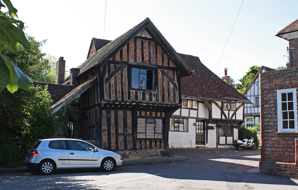 Lingfield July 2010 Ancient Manor House en.wikipedia.o… Flickr