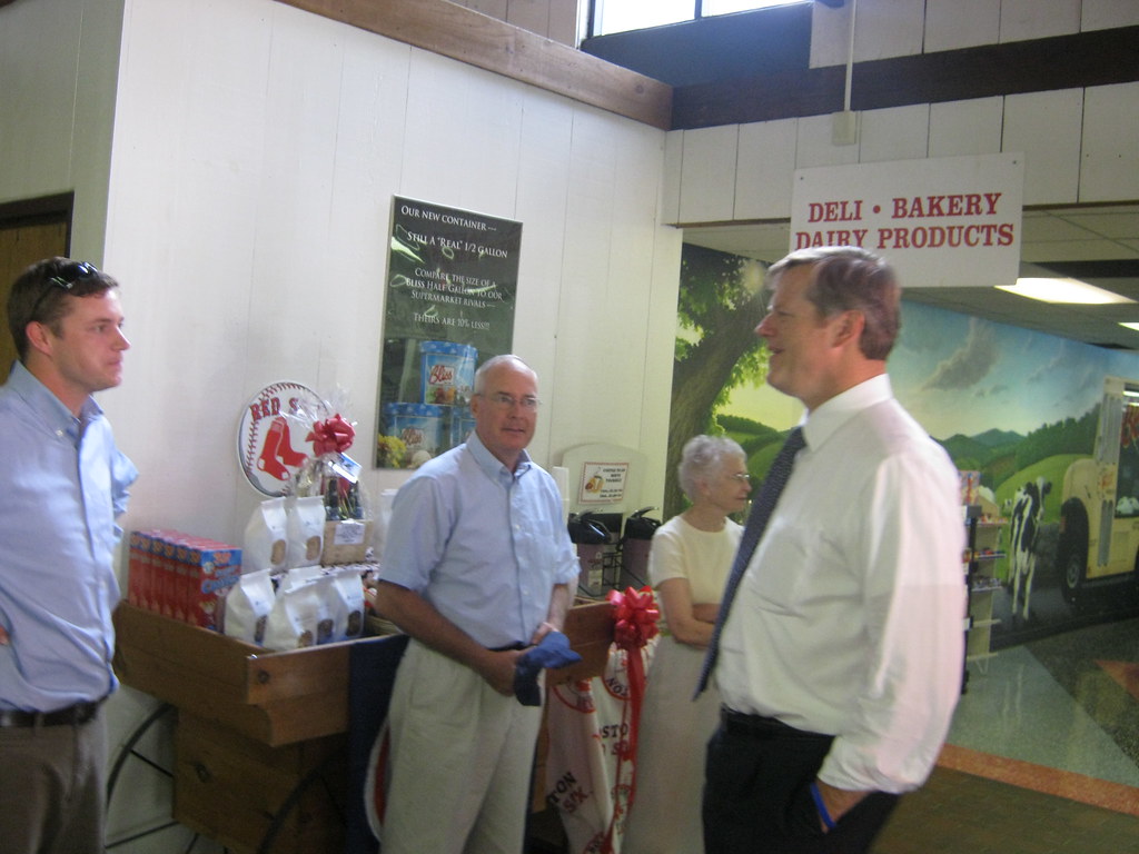 Bliss Bros Dairy Attleboro (3) Charlie Baker Flickr