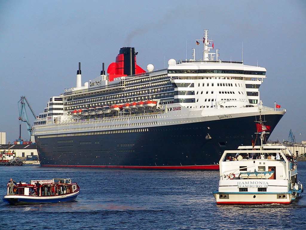 Queen Mary 2 im Hamburger Hafen 2004 Johannes Flickr