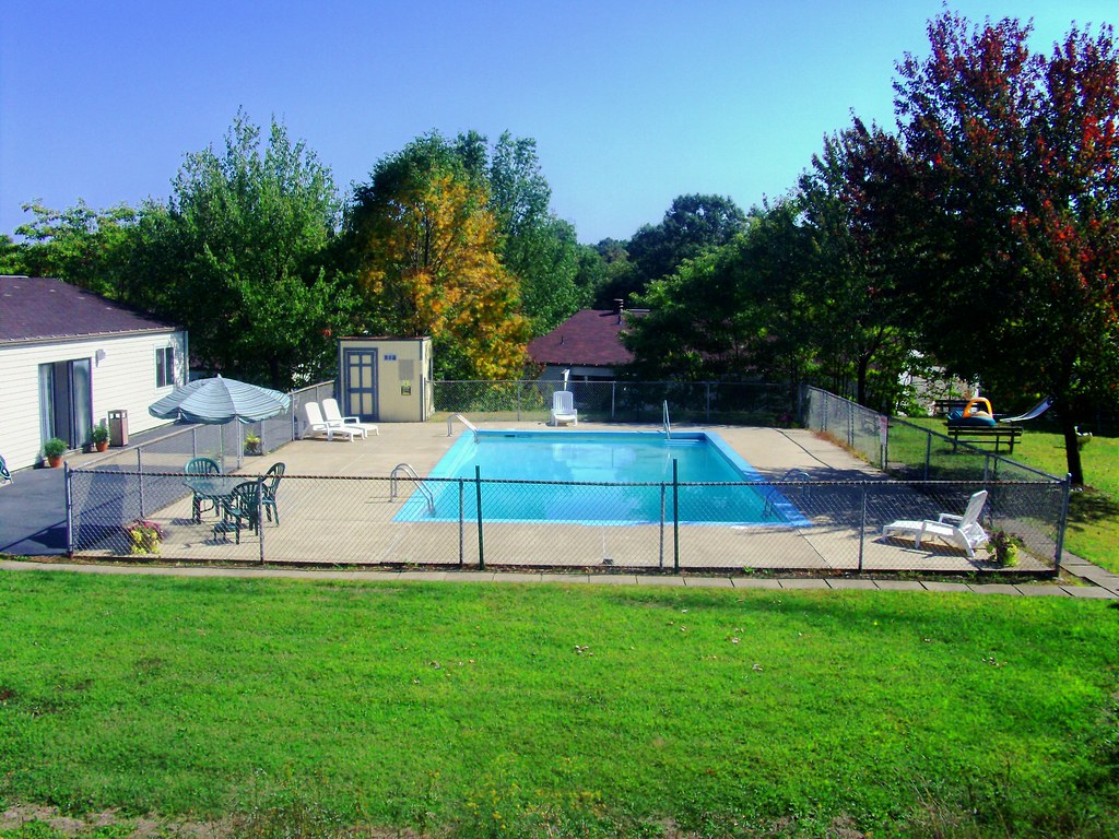 Sunnyhill Apartments pool mjcproperties Flickr
