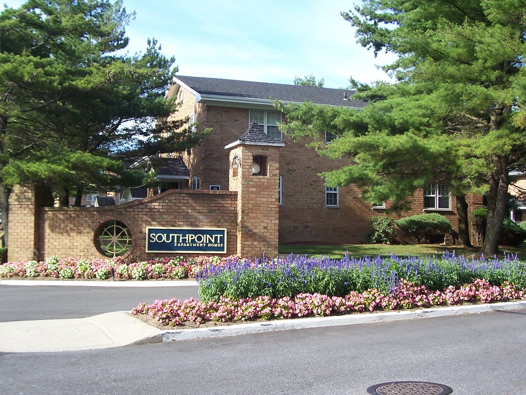 SouthPoint Entry Contemporary, spacious apartments situate… Flickr