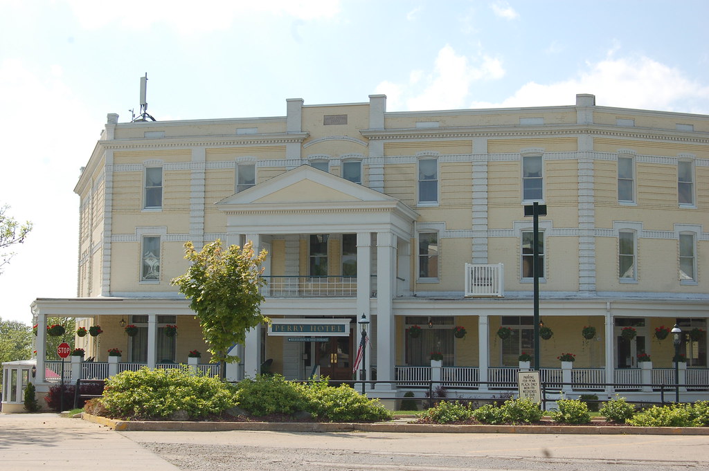 Hotel Perry The Hotel Perry in Petoskey, MI Jonathan Katje Flickr