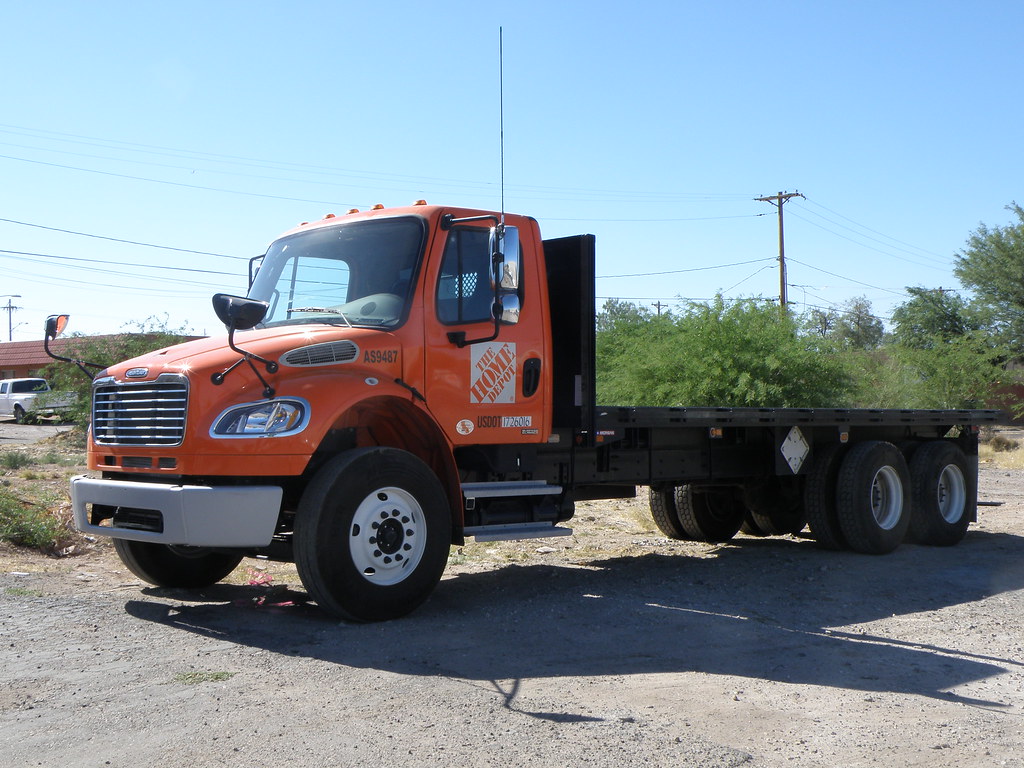 Freightliner Business Class 112 The Home Depot Delivery tr… Flickr