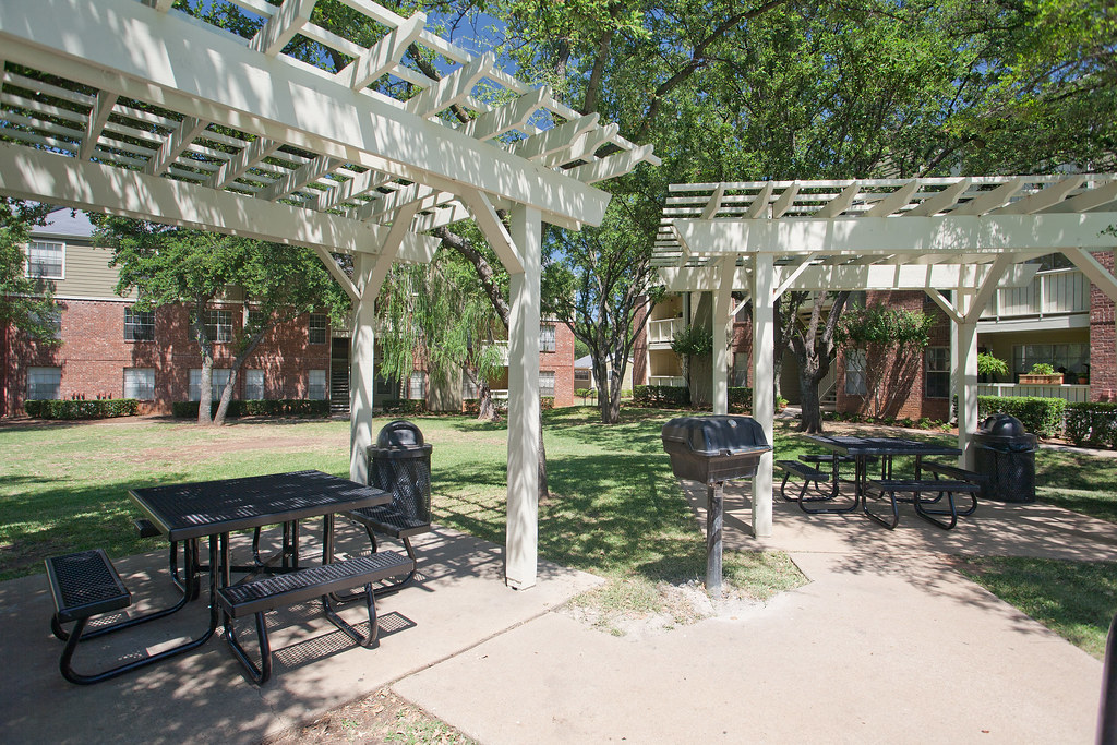 Exterior_12 Wimbledon Apartments 1420 W. Main Street Lewis… Flickr
