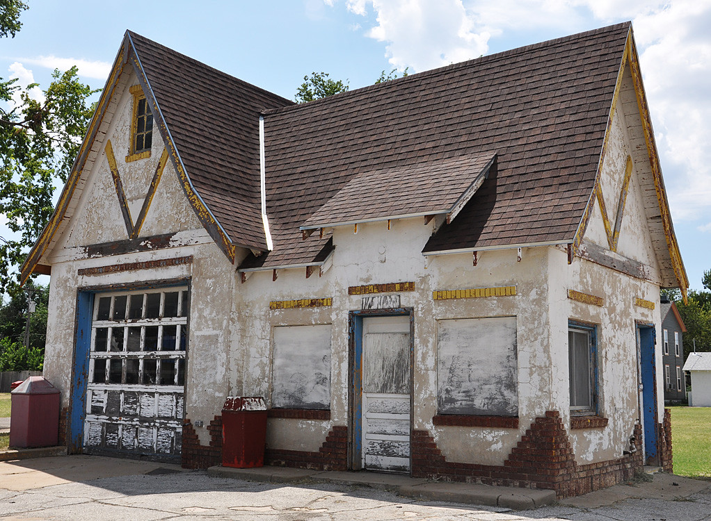 former gas station Salina, KS; I believe this may have bee… Flickr
