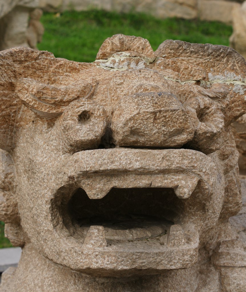 DSC01286 a lion statue at the Dadu City Wall Park in Beiji… Flickr