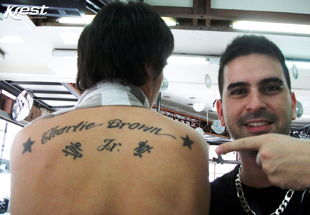 Pin de Giovanna Oliveira em CBJR Cbjr, Charlie brown jr, Tipografia Encontro "inusitado" de Bruno Graveto com FÃ do CBJR duran… Flickr