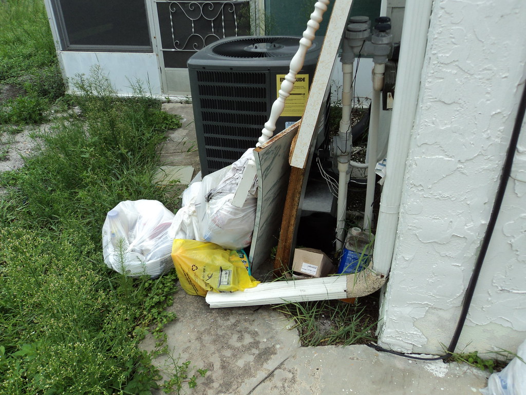 Pauls Rental at 1441 Russel Ln trashed 040